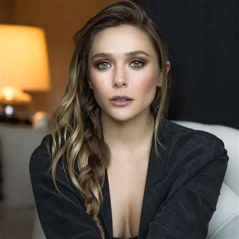 elizabeth olsen hot boob